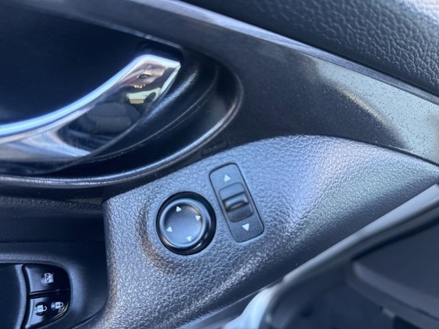 Used 2018 Nissan Rogue SV image 24