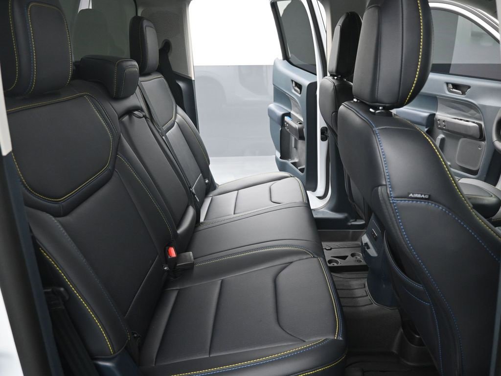 Used 2025 Ford Maverick Lobo image 10