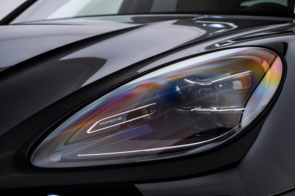 Certified 2025 Porsche Macan image 7
