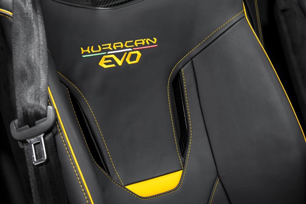 Used 2022 Lamborghini Huracan EVO RWD image 36