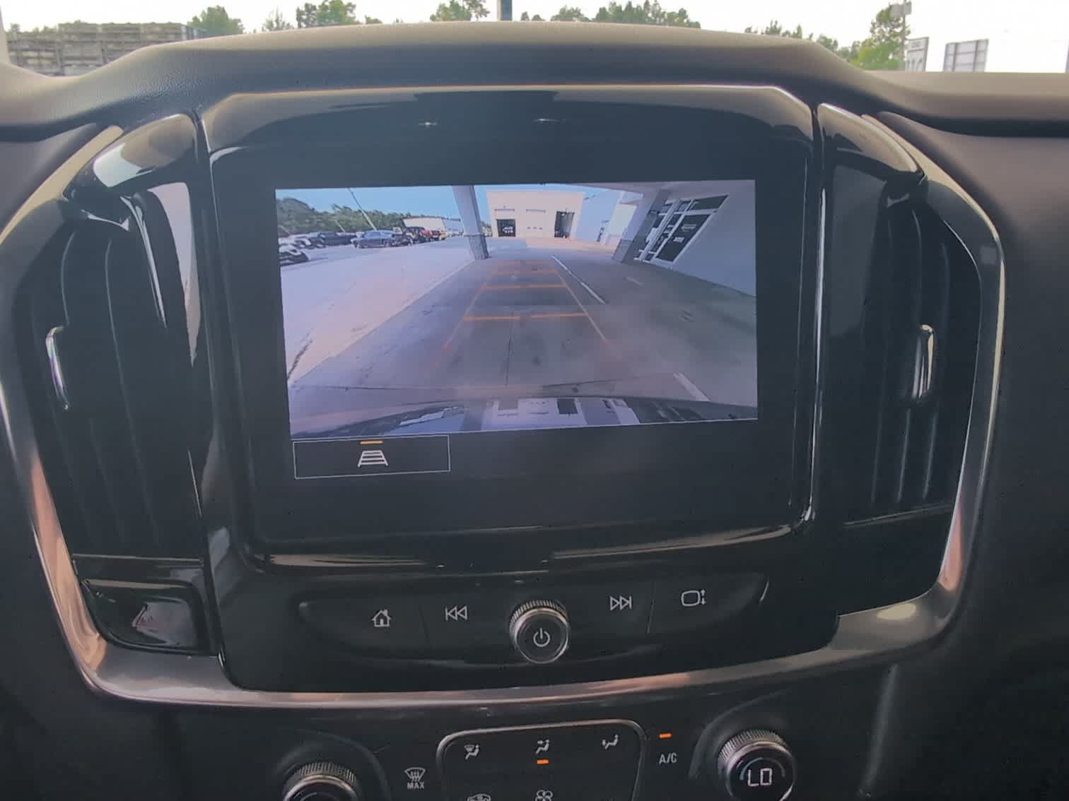 Used 2023 Chevrolet Traverse LT FWD image 28