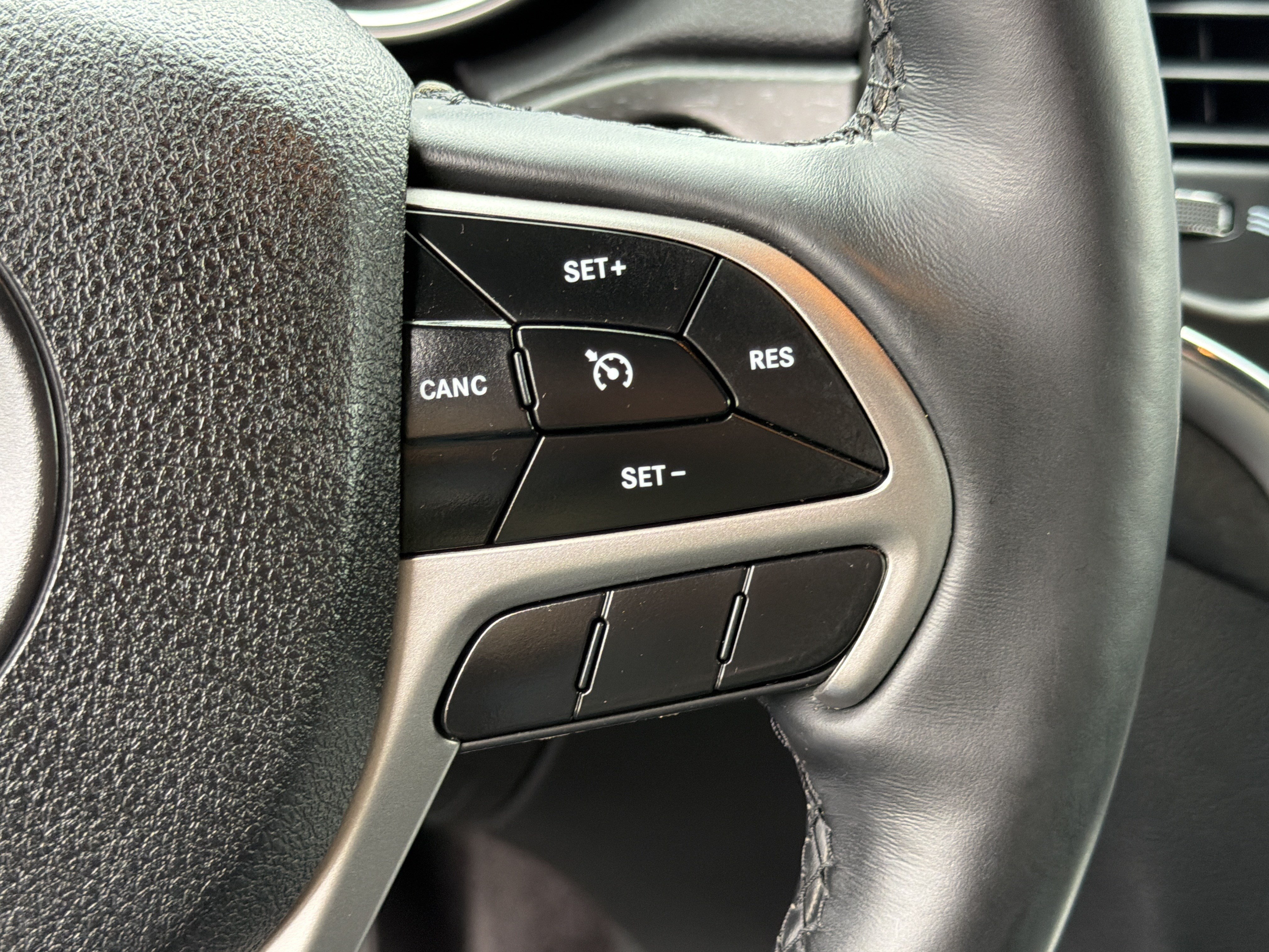 Used 2018 Jeep Grand Cherokee Altitude AWD/4WD image 25