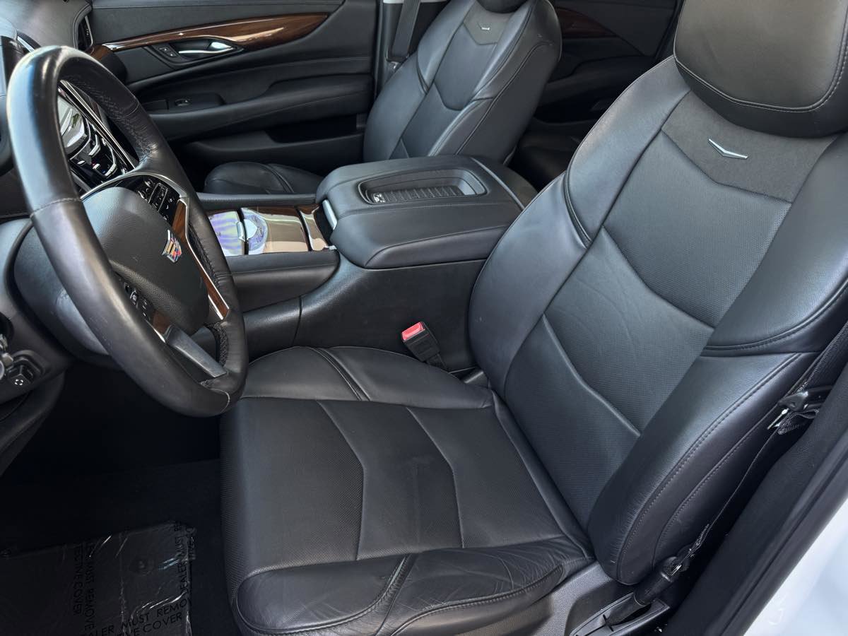 Used 2018 Cadillac Escalade Luxury RWD image 17