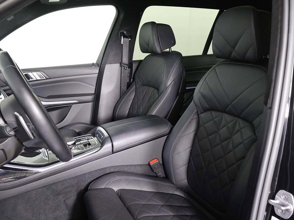 Used 2023 BMW X7 xDrive40i w/ M Sport Package image 31