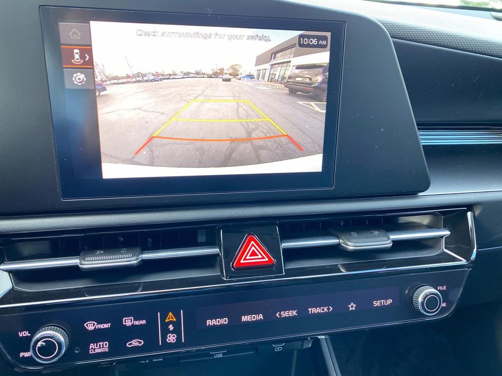 New 2025 Kia Niro LX image 9