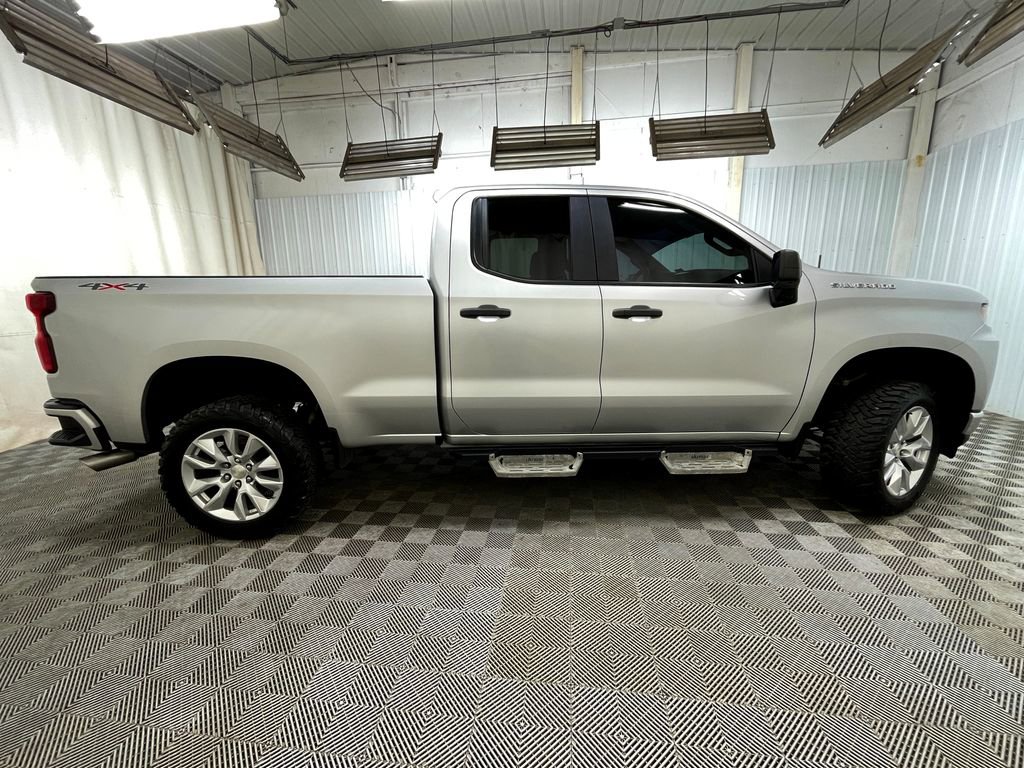 Used 2019 Chevrolet Silverado 1500 Custom w/ Custom Convenience Package AWD/4WD image 15
