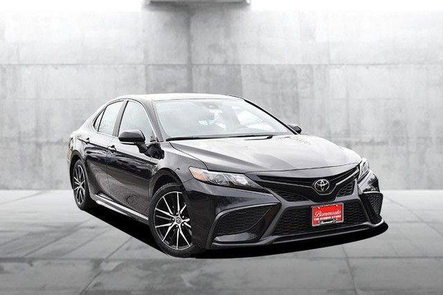 Used 2024 Toyota Camry SE image 2