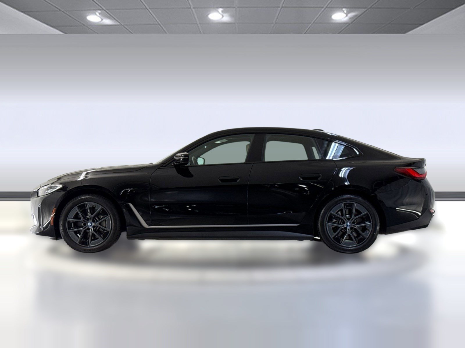 Used 2023 BMW i4 eDrive35 RWD image 2