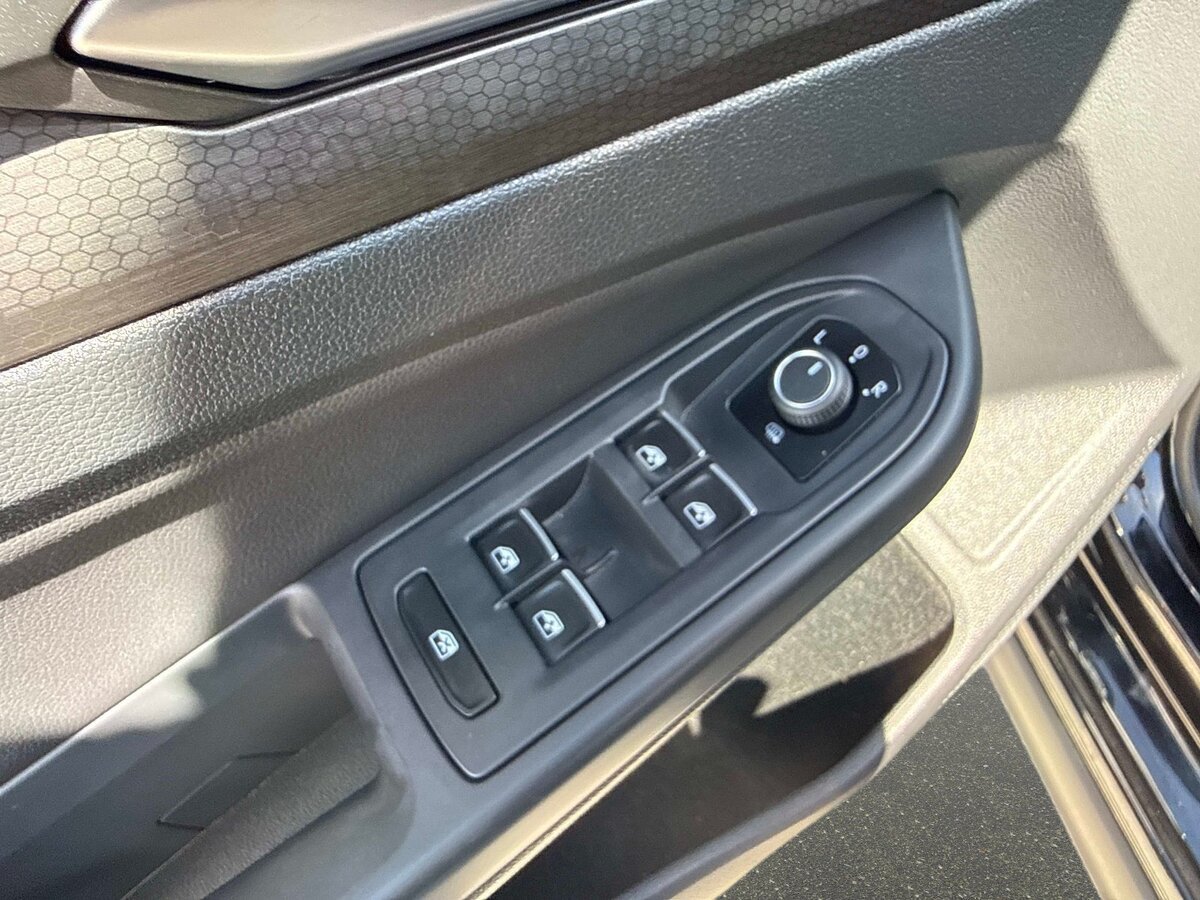 Used 2022 Volkswagen GTI SE FWD image 16