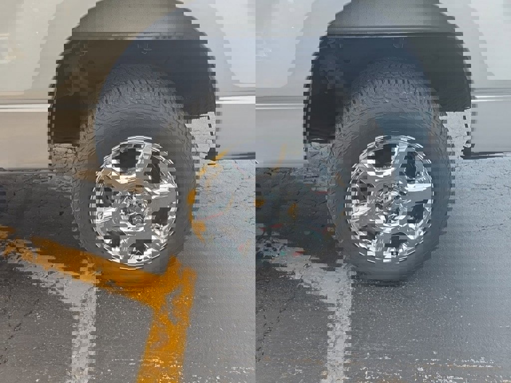 Used 2013 Ford F150 XLT w/ Luxury Equipment Group image 12