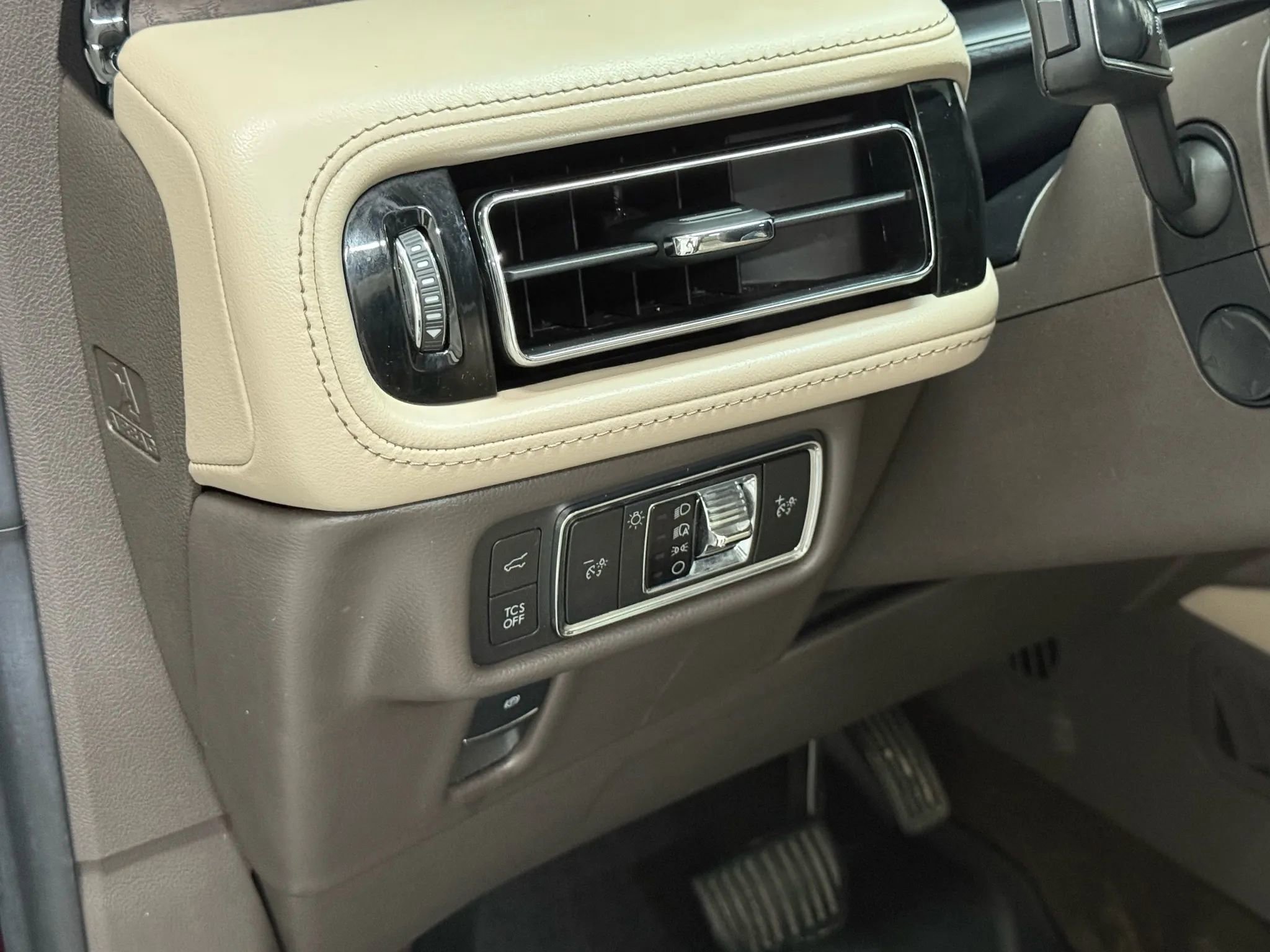 Used 2021 Lincoln Nautilus Reserve w/ Class II Trailer Tow Package image 30