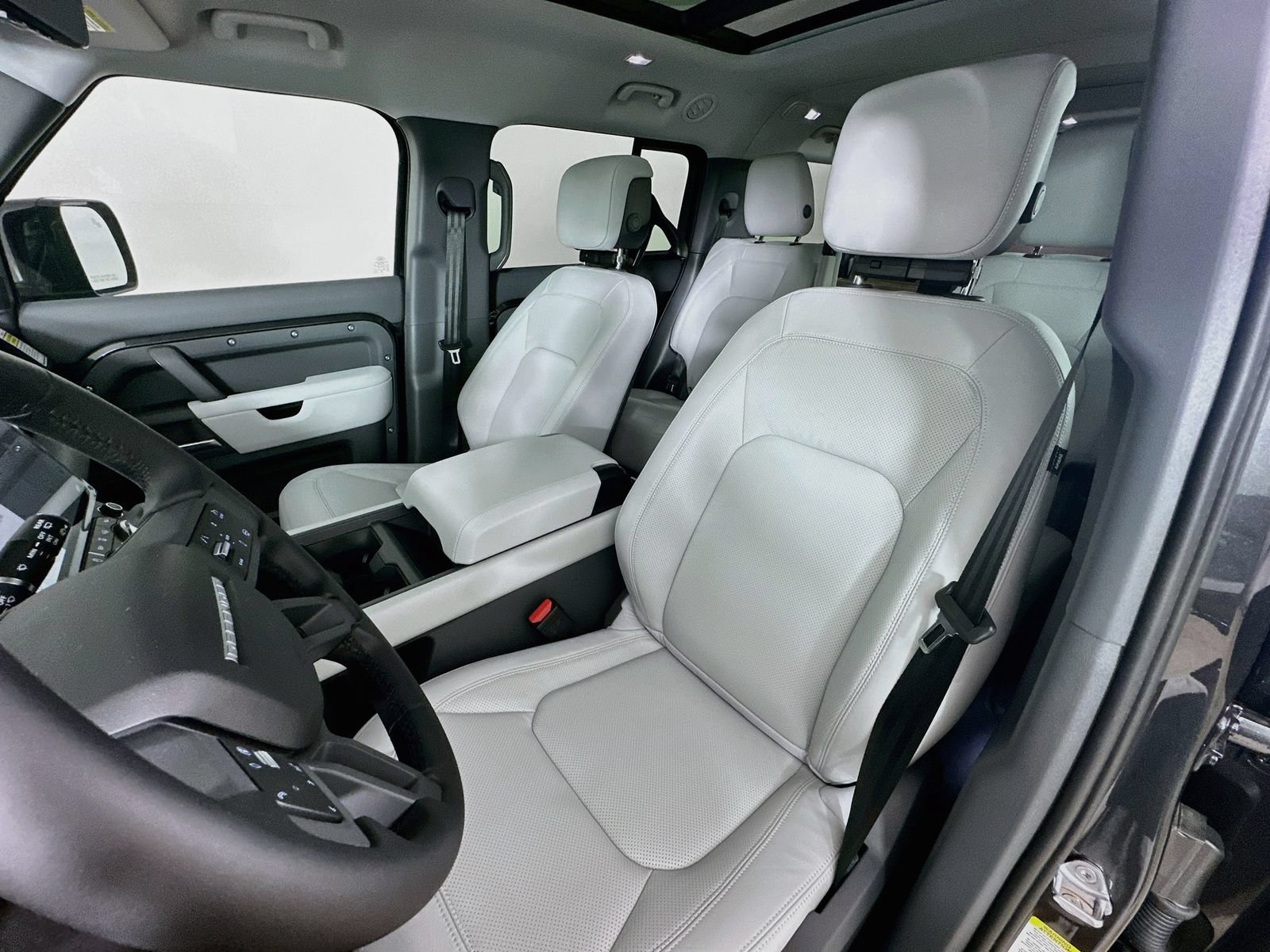 New 2026 Land Rover Defender 130 X-Dynamic SE AWD/4WD image 34