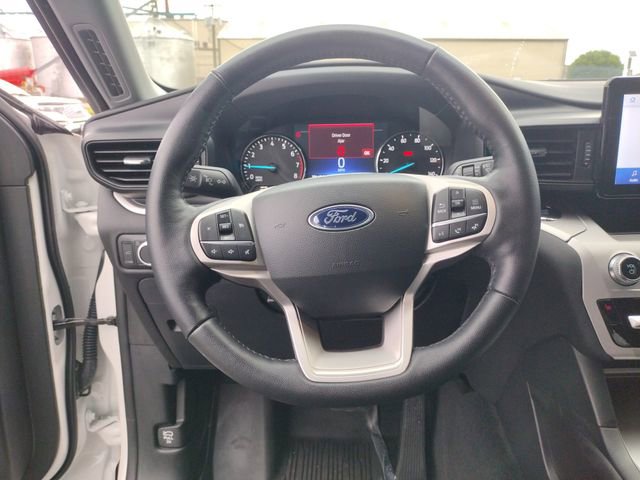 Used 2022 Ford Explorer XLT image 16