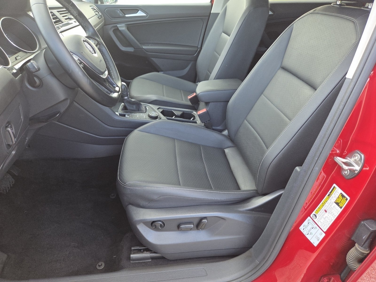 Used 2019 Volkswagen Tiguan SE w/ Panoramic Sunroof Package AWD/4WD image 22
