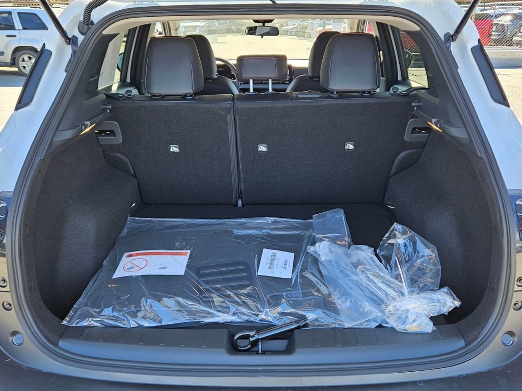 New 2026 Nissan Kicks SR image 11