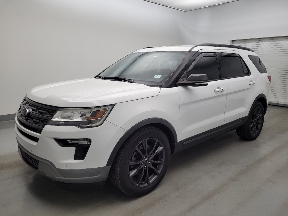 Used 2018 Ford Explorer XLT w/ Equipment Group 202A FWD image 2