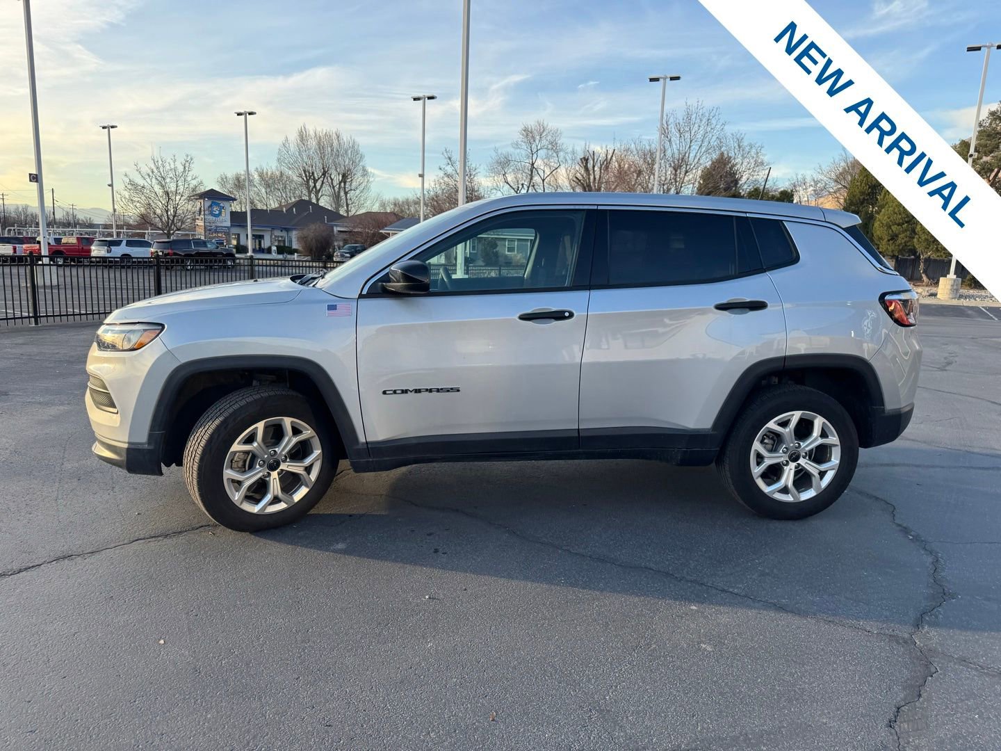 Used 2025 Jeep Compass Sport image 4