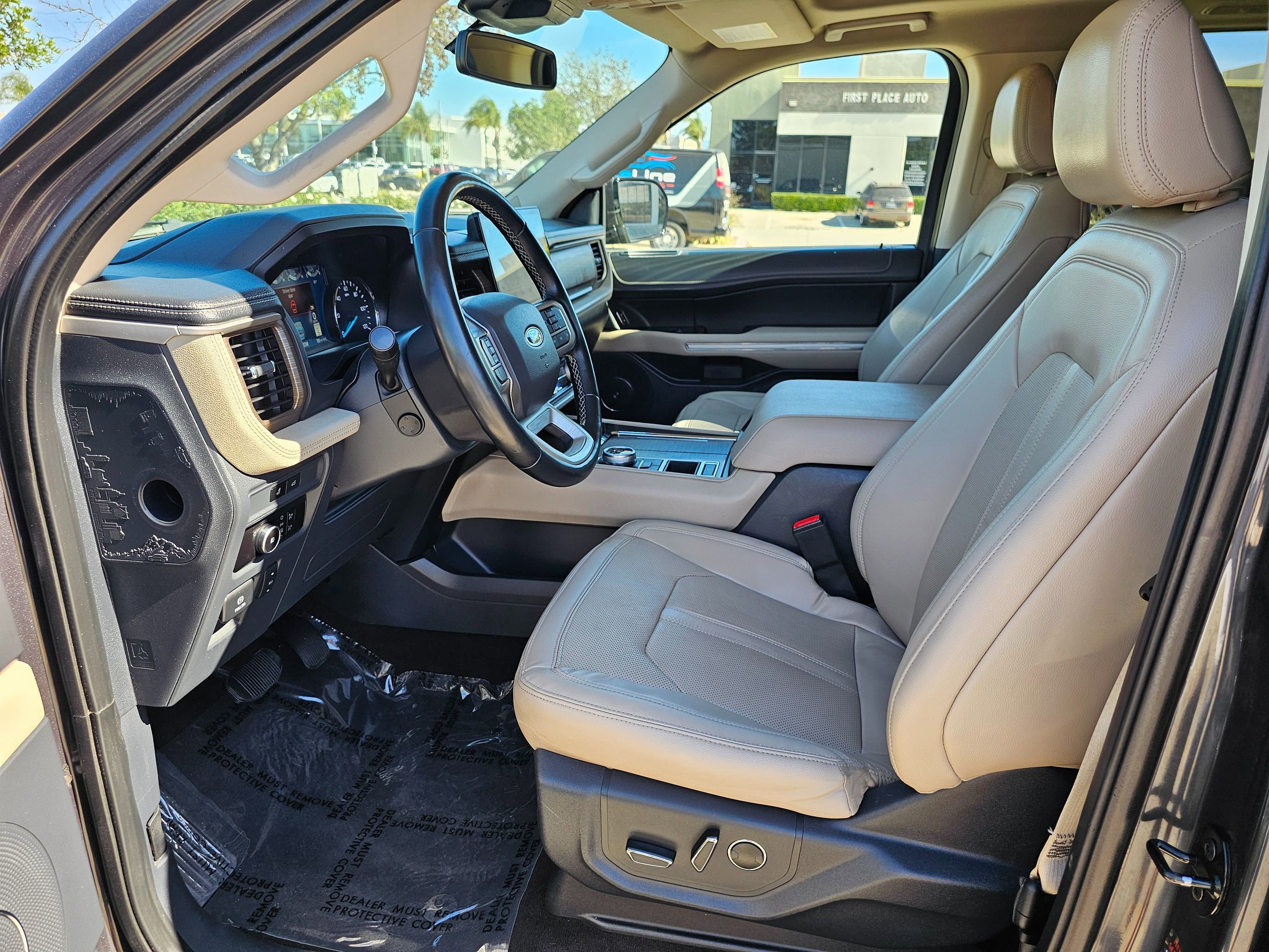 Used 2023 Ford Expedition Limited image 16