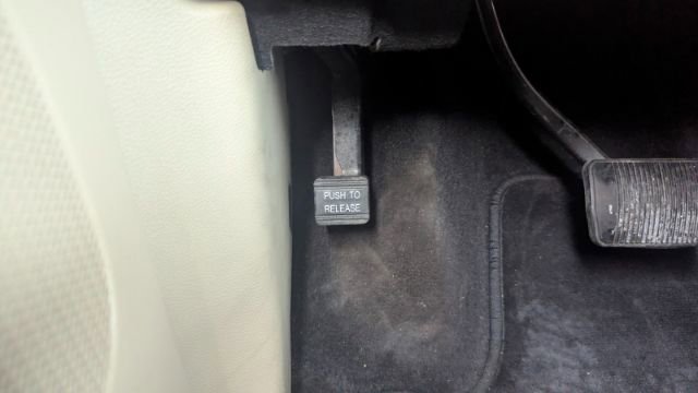 Used 2011 Jeep Grand Cherokee Limited image 30