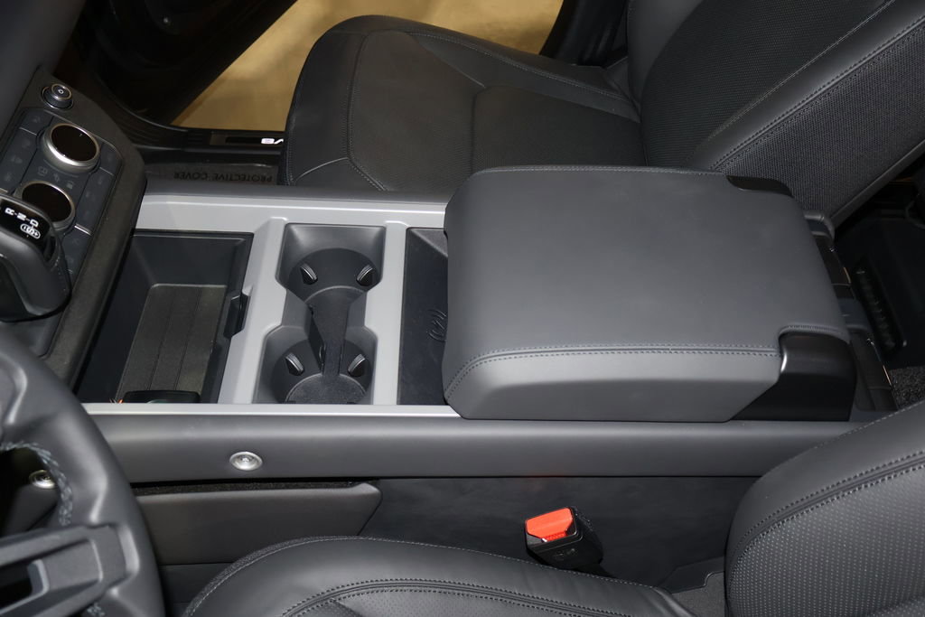 Used 2025 Land Rover Defender 130 V8 image 27