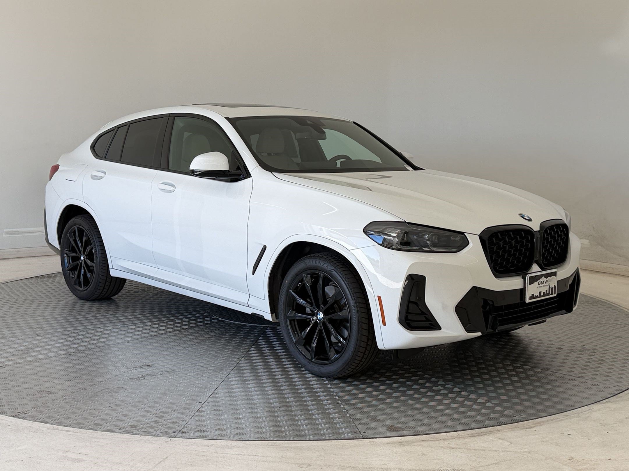 Used 2025 BMW X4 xDrive30i w/ Premium Package AWD/4WD image 7