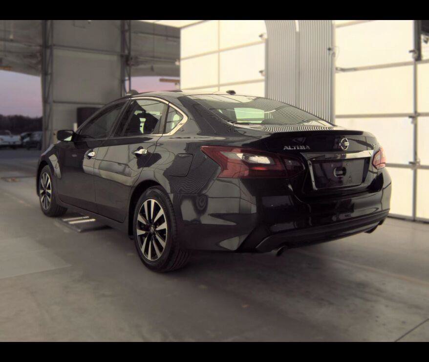 Used 2018 Nissan Altima 2.5 SV FWD image 11