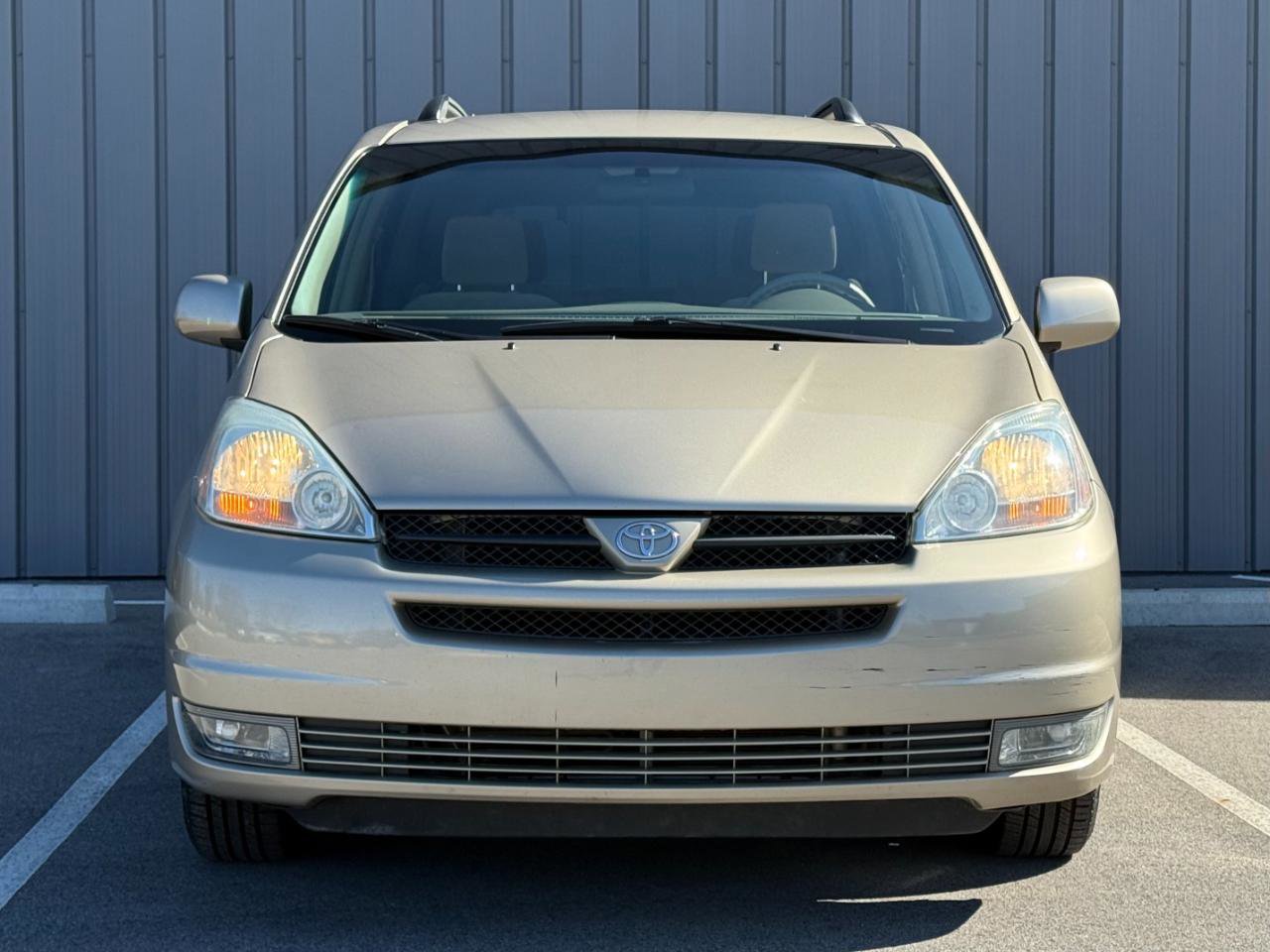 Used 2005 Toyota Sienna XLE image 2