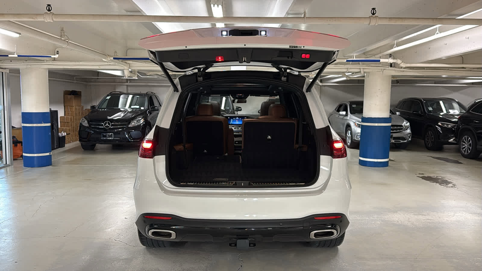 Used 2024 Mercedes-Benz GLS 580 4MATIC image 8