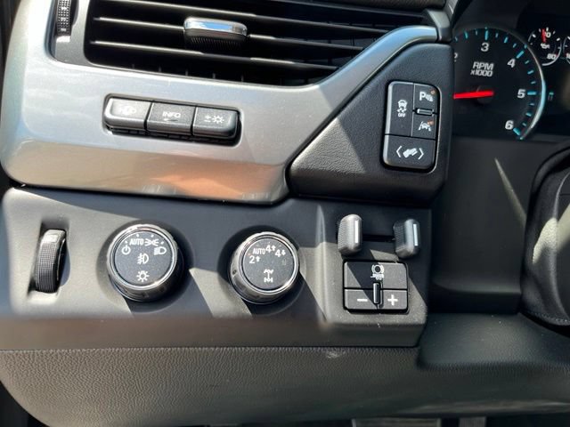 Used 2018 Chevrolet Tahoe Premier AWD/4WD image 29