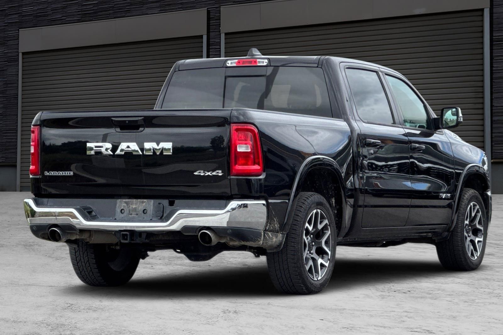 Used 2025 RAM 1500 Laramie AWD/4WD image 4