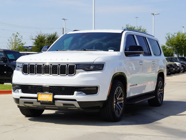 Used 2024 Jeep Wagoneer L Series II w/ Flexible Seating Group AWD/4WD image 2