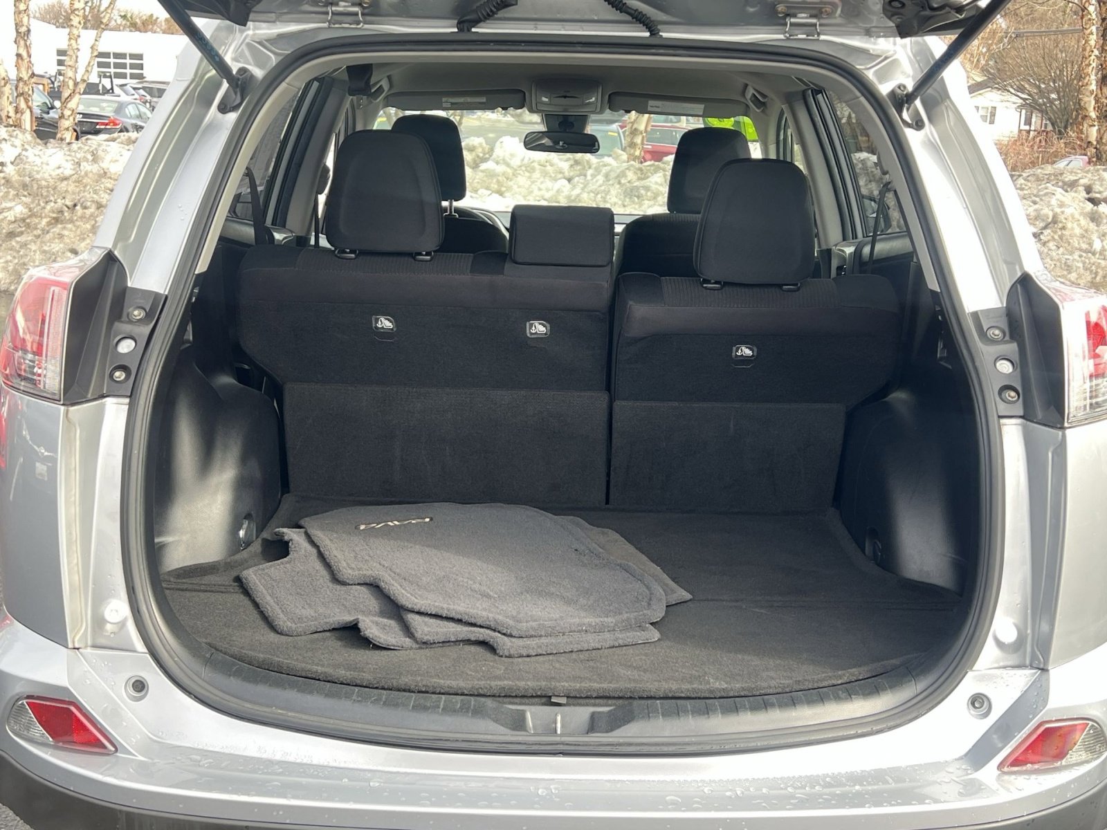 Used 2018 Toyota RAV4 LE image 24