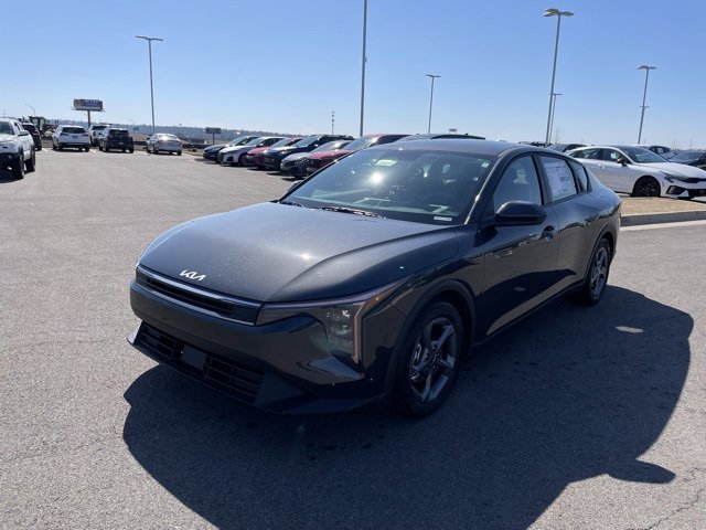 New 2025 Kia K4 LXS image 3