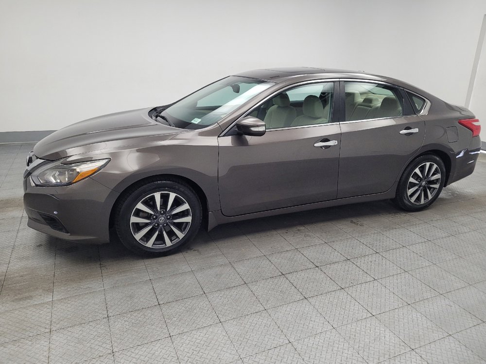 Used 2017 Nissan Altima 2.5 SV w/ Convenience Package FWD image 2