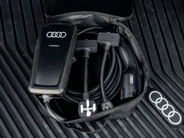 Used 2025 Audi A6 e-tron Premium Plus w/ Premium Plus RWD image 31