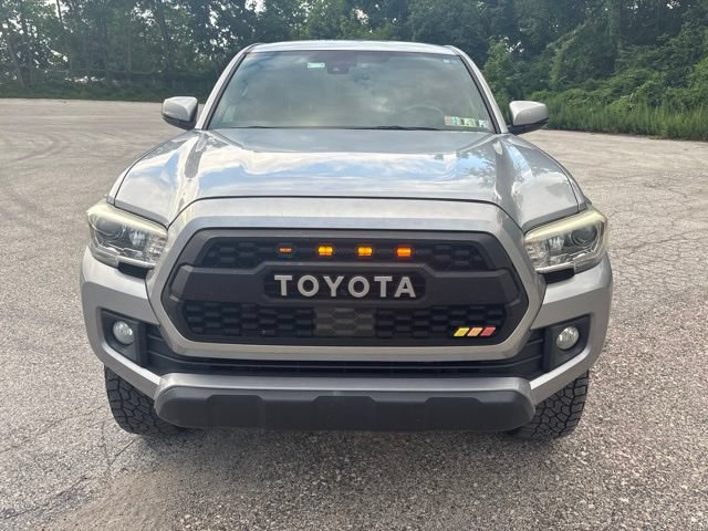 Used 2018 Toyota Tacoma TRD Off-Road w/ Technology Package AWD/4WD image 10