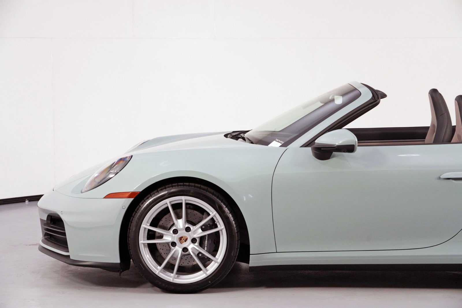 Used 2025 Porsche 911 Carrera RWD image 55