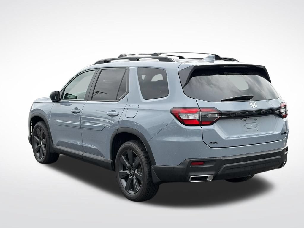 Used 2025 Honda Pilot Sport image 7