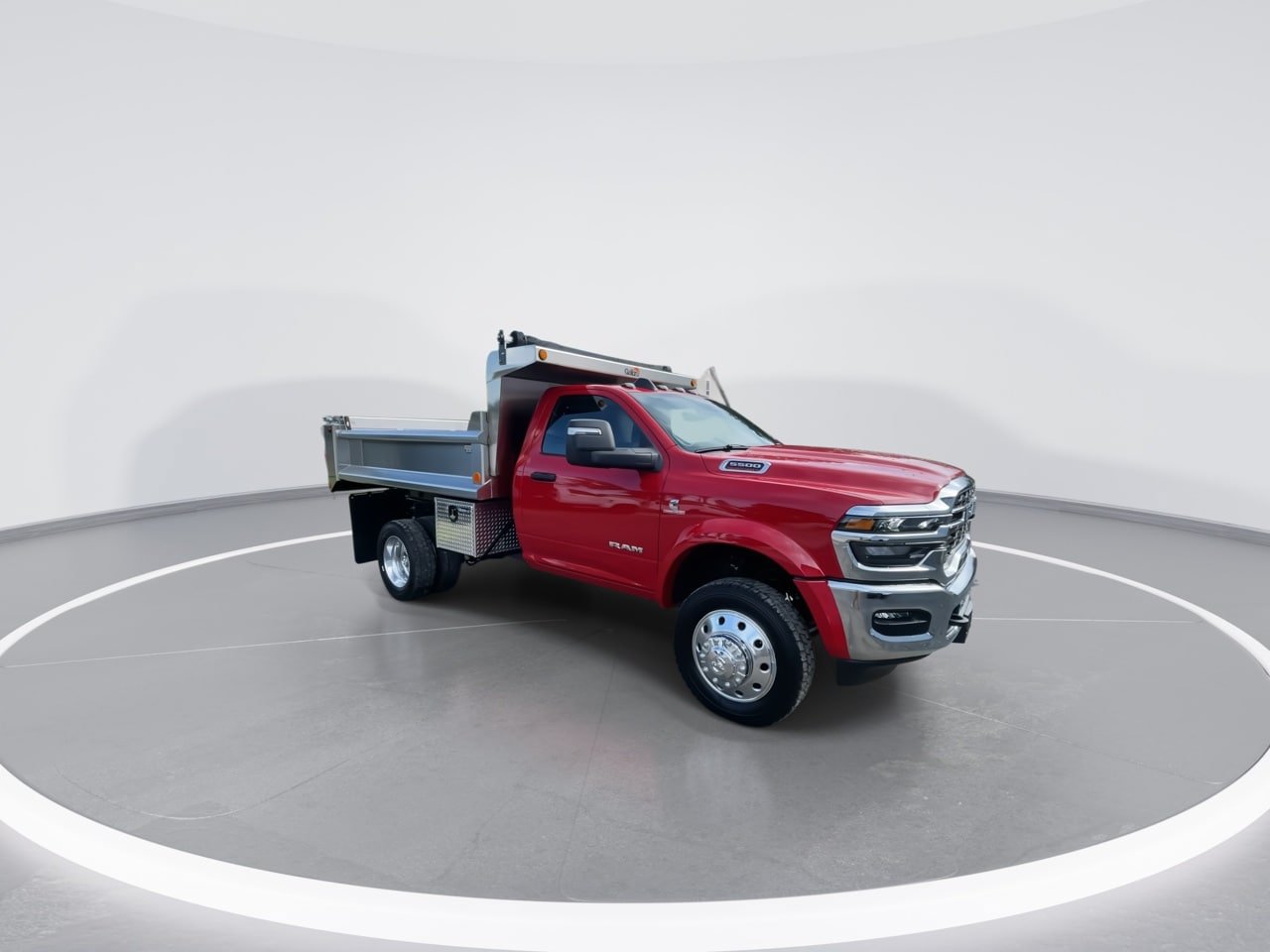 New 2026 RAM 5500 4x4 Regular Cab image 3