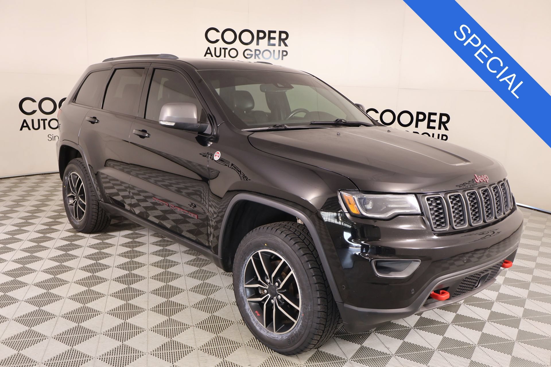 Used 2019 Jeep Grand Cherokee Trailhawk w/ Trailhawk Luxury Group AWD/4WD image 1