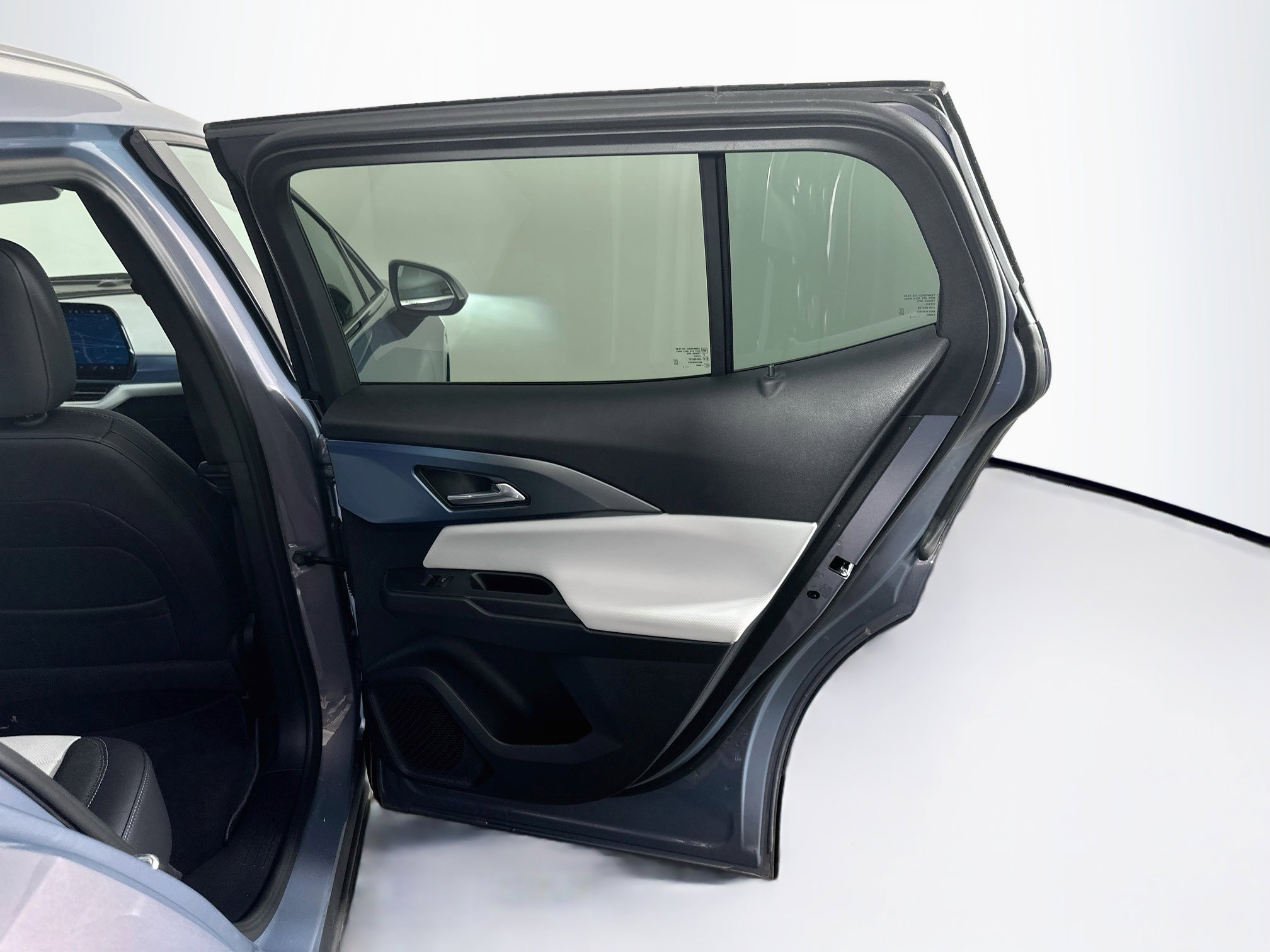 Used 2025 Chevrolet Equinox EV LT FWD image 30