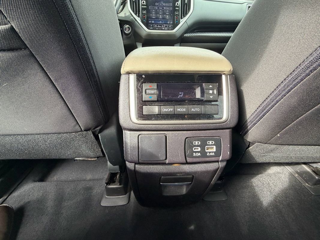 Used 2023 Subaru Ascent Premium w/ Convenience Package image 19