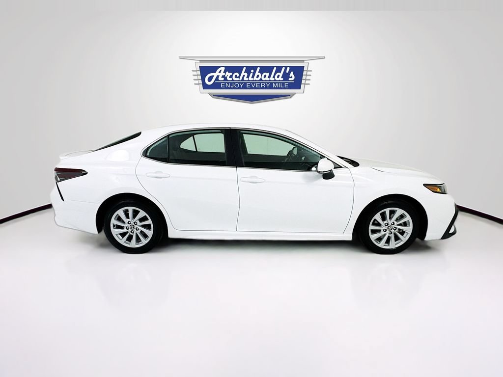 Used 2024 Toyota Camry SE FWD image 8