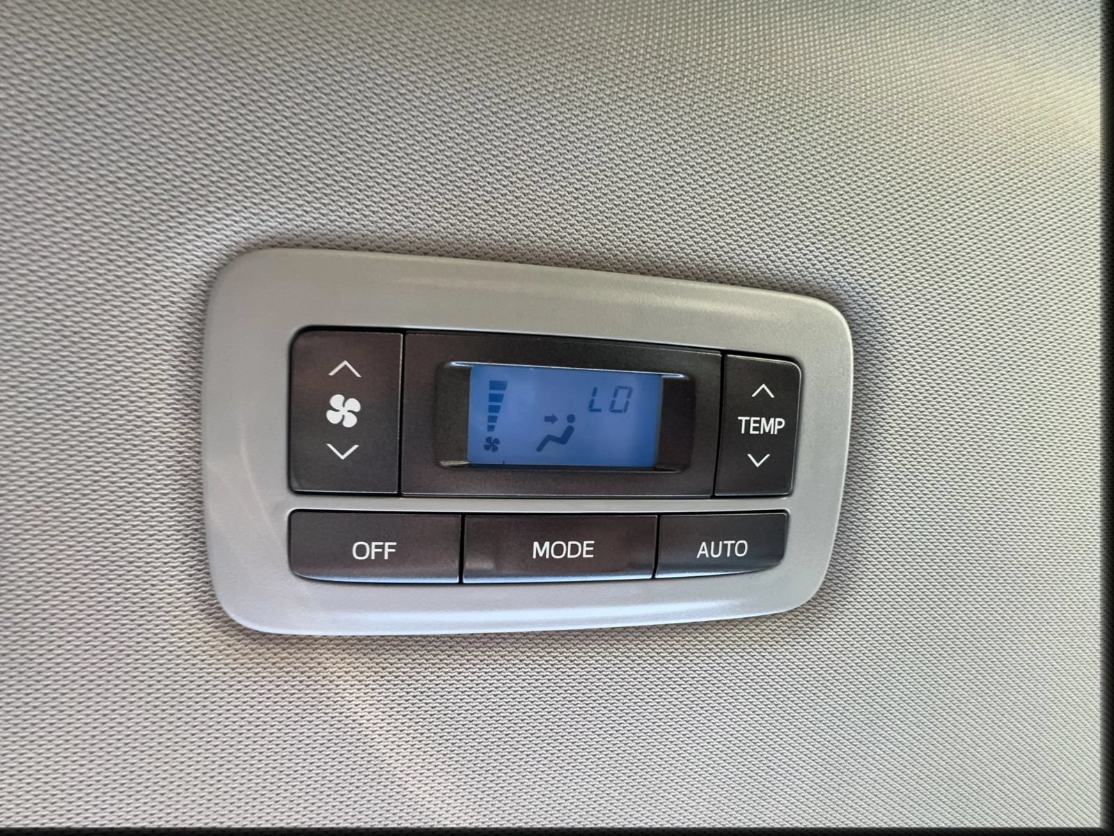 Used 2015 Toyota Sienna Limited Premium FWD image 30