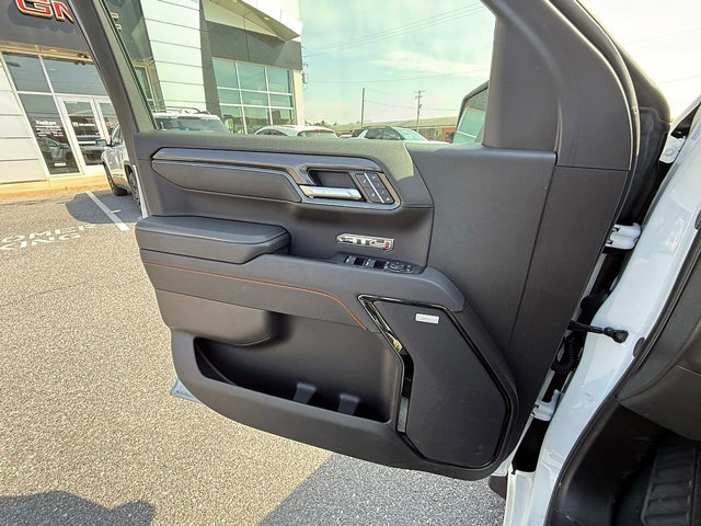 Used 2025 GMC Sierra 1500 AT4 w/ Technology Package AWD/4WD image 29
