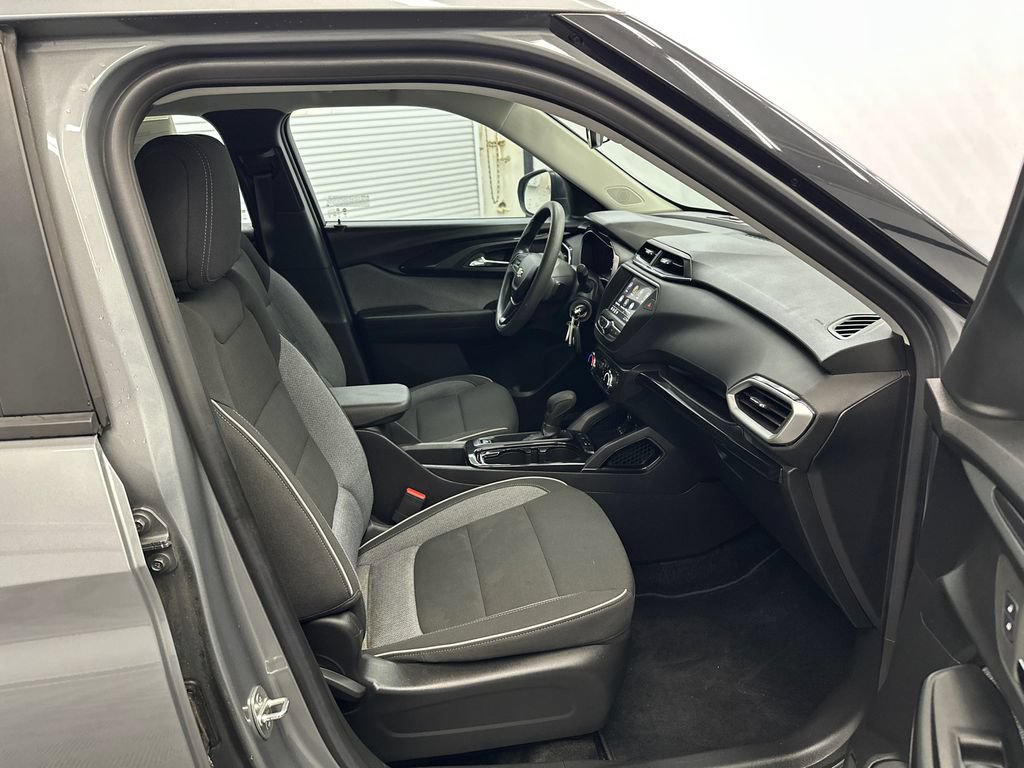 Used 2023 Chevrolet TrailBlazer LS FWD image 13