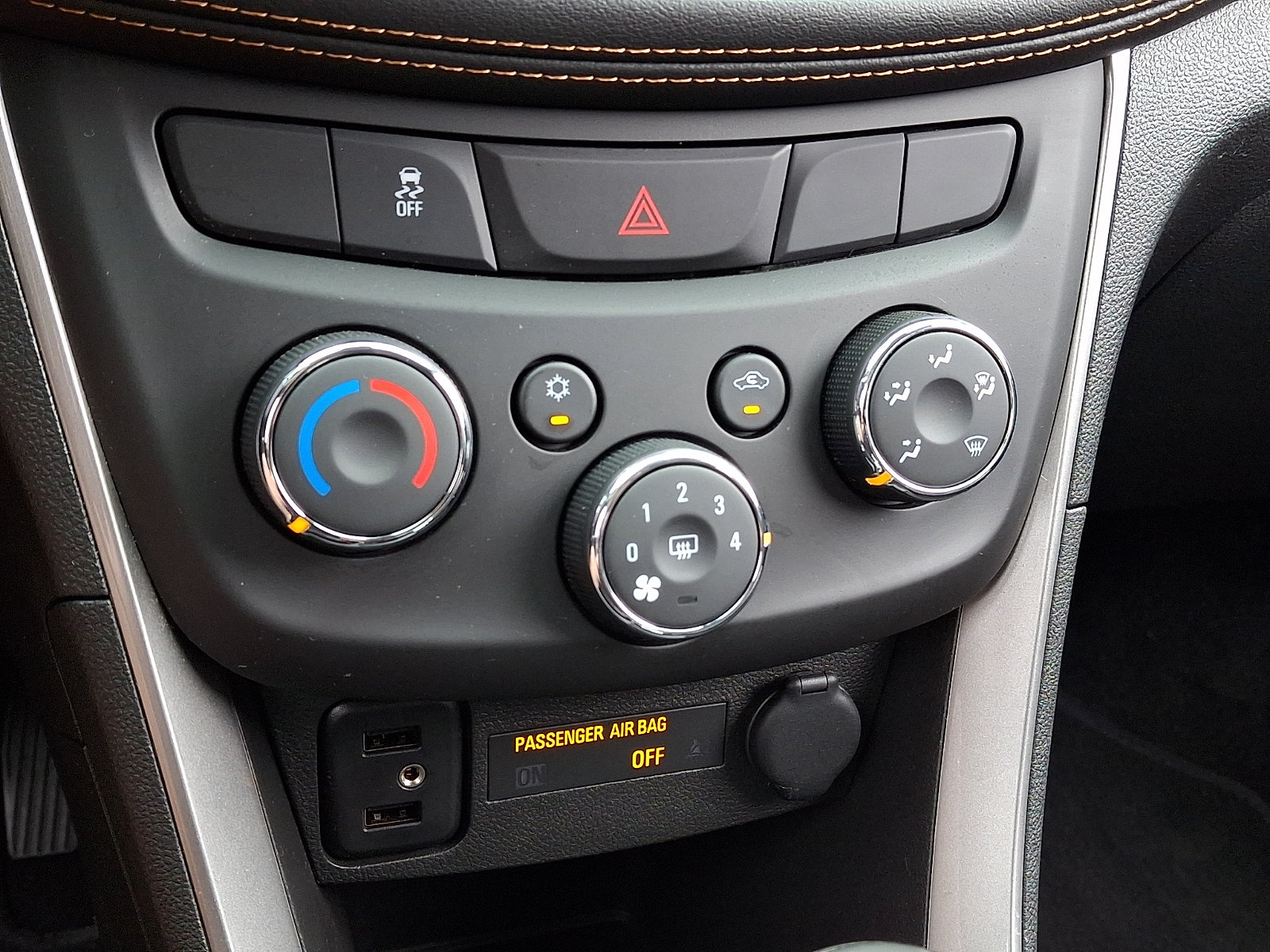 Used 2019 Chevrolet Trax LT w/ LT Convenience Package AWD/4WD image 22