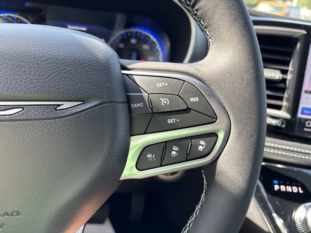 New 2027 Chrysler Pacifica Select FWD image 37