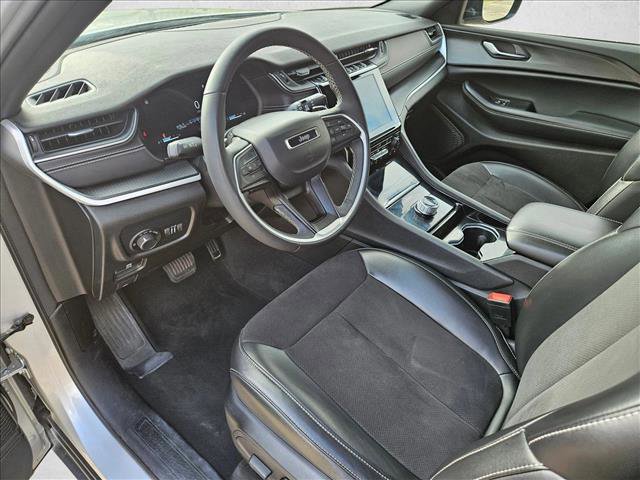 Used 2023 Jeep Grand Cherokee L Laredo image 9