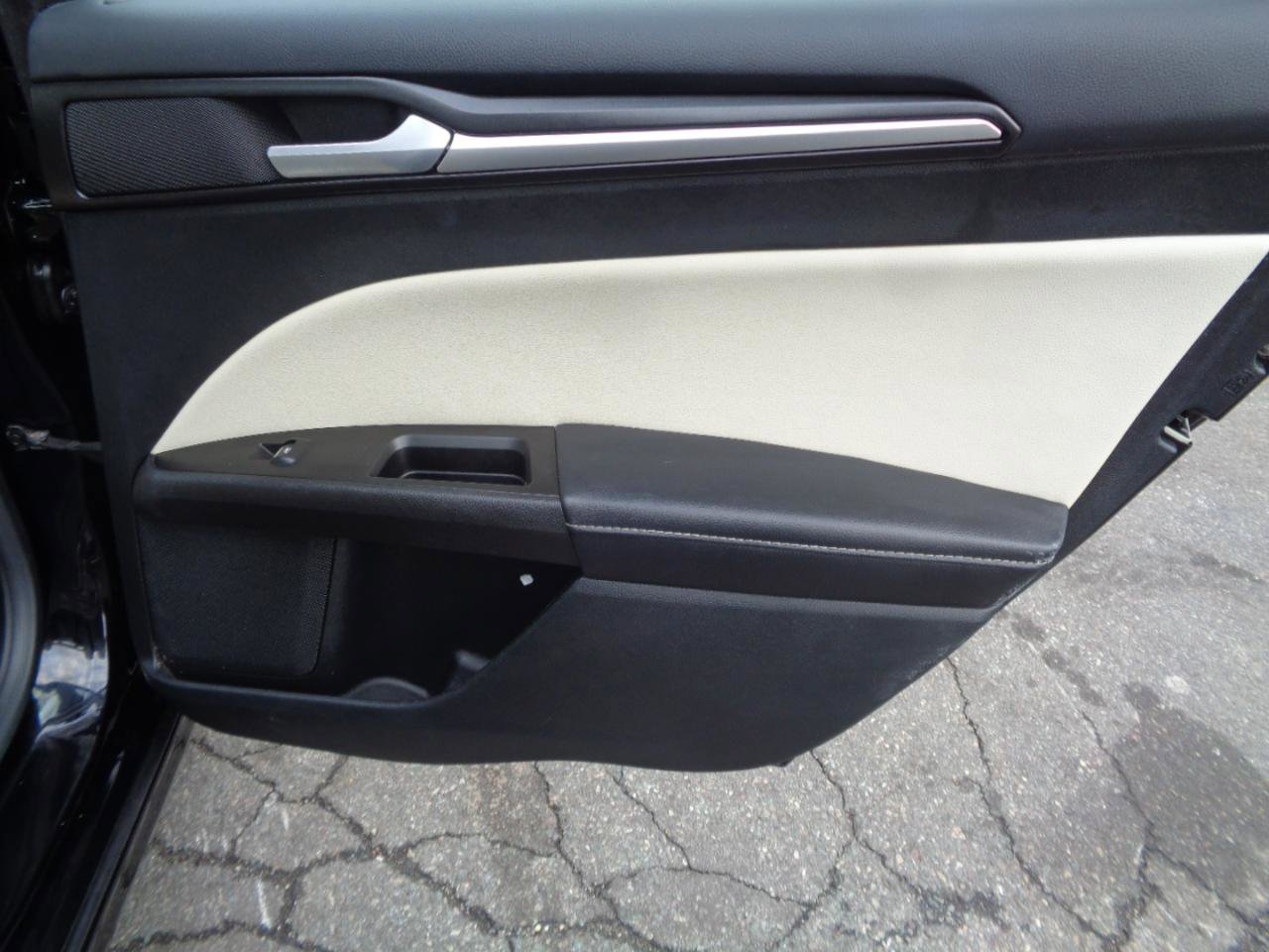 Used 2017 Ford Fusion Titanium image 24